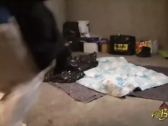 Beurette baisee sauvagement dans un garage par 2 mecs